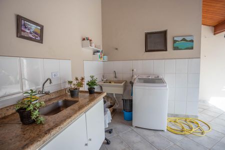 Casa à venda com 184m², 3 quartos e 2 vagas Casa à venda com 184m², 3 quartos e 2 vagasÁrea de serviço