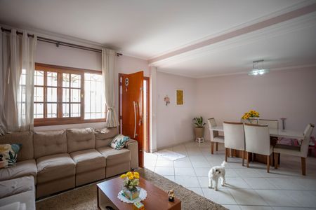 Casa à venda com 184m², 3 quartos e 2 vagas Casa à venda com 184m², 3 quartos e 2 vagasSala