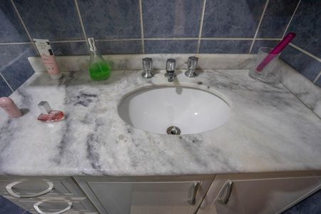 Casa à venda com 184m², 3 quartos e 2 vagas Casa à venda com 184m², 3 quartos e 2 vagasBanheiro da suíte