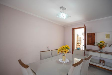 Casa à venda com 184m², 3 quartos e 2 vagas Casa à venda com 184m², 3 quartos e 2 vagasSala de jantar