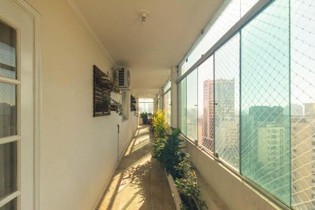 Apartamento à venda com 492m², 4 quartos e 2 vagas Apartamento à venda com 492m², 4 quartos e 2 vagasVaranda