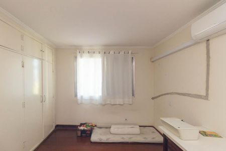 Apartamento à venda com 492m², 4 quartos e 2 vagas Apartamento à venda com 492m², 4 quartos e 2 vagasQuarto 4