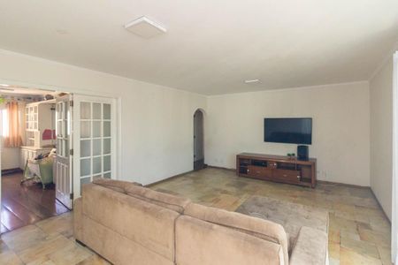 Apartamento à venda com 492m², 4 quartos e 2 vagas Apartamento à venda com 492m², 4 quartos e 2 vagasSala de TV