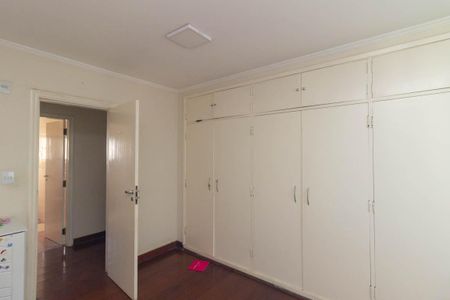 Apartamento à venda com 492m², 4 quartos e 2 vagas Apartamento à venda com 492m², 4 quartos e 2 vagasQuarto 4