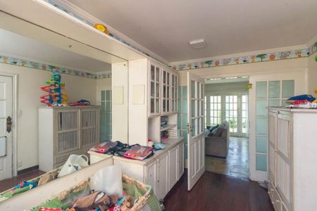 Apartamento à venda com 492m², 4 quartos e 2 vagas Apartamento à venda com 492m², 4 quartos e 2 vagasEscritório