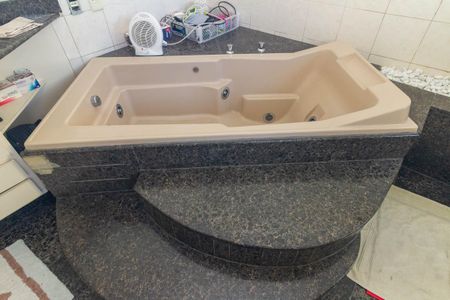 Apartamento à venda com 492m², 4 quartos e 2 vagas Apartamento à venda com 492m², 4 quartos e 2 vagasBanheiro da Suíte 1