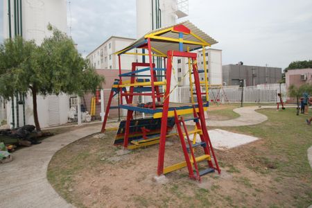Casa de condomínio à venda com 40m², 2 quartos e 1 vaga Casa de condomínio à venda com 40m², 2 quartos e 1 vagaÁrea comum - Playground