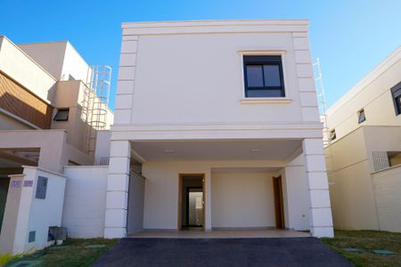 Casa de condomínio para alugar com 181m², 4 quartos e 2 vagasFachada