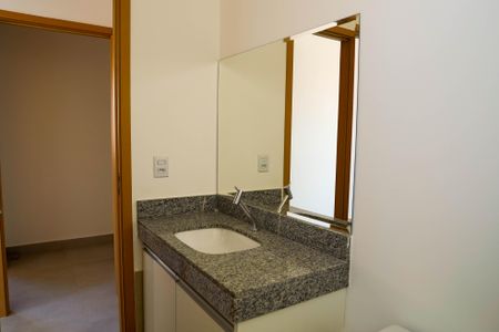 Casa de condomínio para alugar com 181m², 4 quartos e 2 vagasBanheiro/Suite