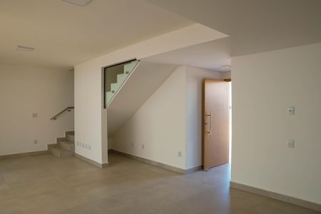 Casa de condomínio para alugar com 181m², 4 quartos e 2 vagasSala