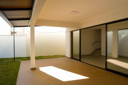 Casa de condomínio para alugar com 181m², 4 quartos e 2 vagasEspaço Gourmet/Varanda da Sala