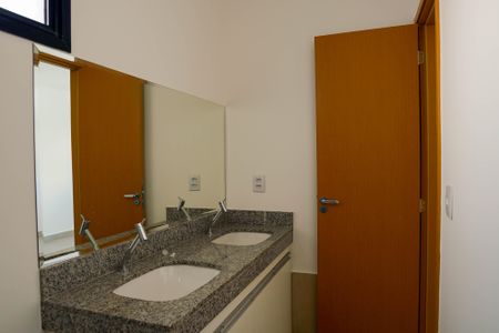 Casa de condomínio para alugar com 181m², 4 quartos e 2 vagasBanheiro/ Suite 2