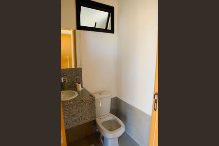 Casa de condomínio para alugar com 181m², 4 quartos e 2 vagasLavabo