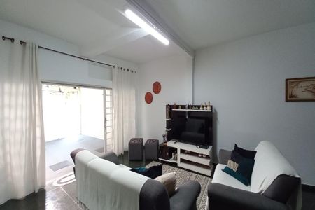 Casa à venda com 180m², 3 quartos e 2 vagas Casa à venda com 180m², 3 quartos e 2 vagasCasa 1 - Sala