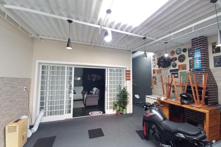 Casa à venda com 180m², 3 quartos e 2 vagas Casa à venda com 180m², 3 quartos e 2 vagasGaragem
