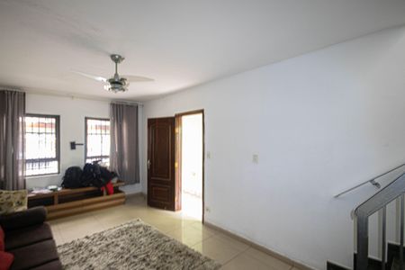 Casa à venda com 140m², 3 quartos e 2 vagasSala