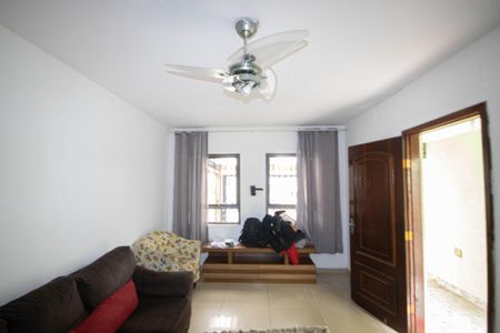 Casa à venda com 140m², 3 quartos e 2 vagasSala