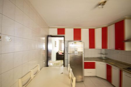 Casa à venda com 140m², 3 quartos e 2 vagasCozinha