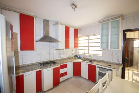 Casa à venda com 140m², 3 quartos e 2 vagasCozinha