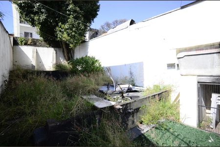 Casa à venda com 240m², 4 quartos e 1 vaga Casa à venda com 240m², 4 quartos e 1 vagaQuintal