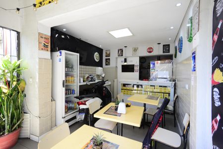 Casa à venda com 240m², 4 quartos e 1 vaga Casa à venda com 240m², 4 quartos e 1 vagaÁrea comum