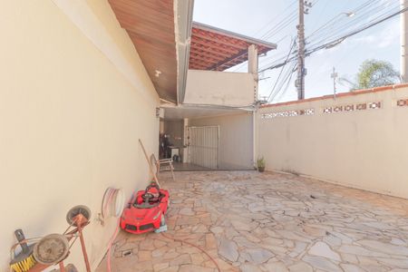 Casa para alugar com 350m², 4 quartos e 8 vagasQuintal