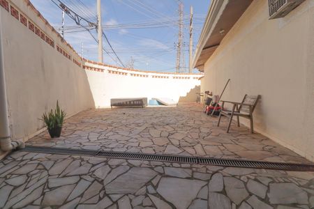 Casa para alugar com 350m², 4 quartos e 8 vagasQuintal