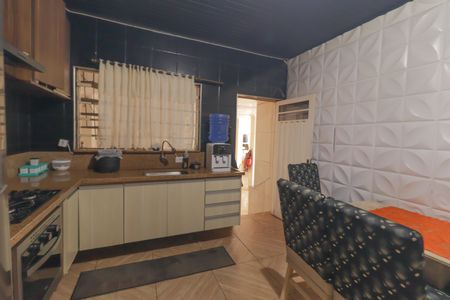 Casa para alugar com 350m², 4 quartos e 8 vagasCozinha e Área de Serviço