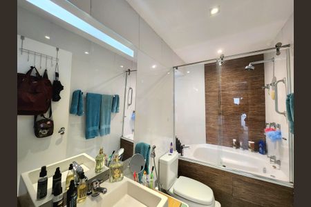 Apartamento à venda com 161m², 3 quartos e 2 vagasBanheiro da Suíte 1