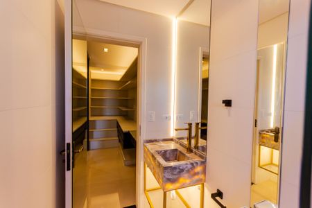 Casa à venda com 150m², 2 quartos e 4 vagas Casa à venda com 150m², 2 quartos e 4 vagasBanheiro da Suíte 1