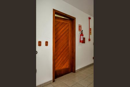 Apartamento à venda com 87m², 2 quartos e 1 vaga Apartamento à venda com 87m², 2 quartos e 1 vagaPorta do apartamento