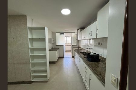Apartamento à venda com 250m², 3 quartos e 3 vagasCozinha