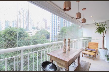 Apartamento à venda com 125m², 3 quartos e 2 vagas Apartamento à venda com 125m², 3 quartos e 2 vagasVaranda Sala