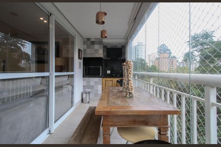 Apartamento à venda com 125m², 3 quartos e 2 vagas Apartamento à venda com 125m², 3 quartos e 2 vagasVaranda Sala