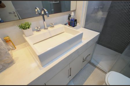 Apartamento à venda com 125m², 3 quartos e 2 vagas Apartamento à venda com 125m², 3 quartos e 2 vagasBanheiro Suíte 1