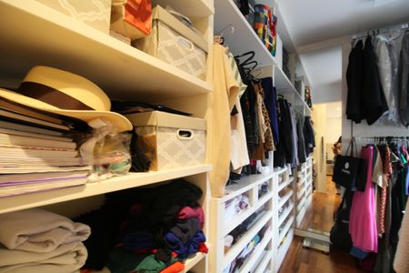 Apartamento à venda com 125m², 3 quartos e 2 vagas Apartamento à venda com 125m², 3 quartos e 2 vagasCloset Suíte 1