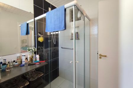 Casa à venda com 400m², 5 quartos e 4 vagas Casa à venda com 400m², 5 quartos e 4 vagasBanheiro Suíte