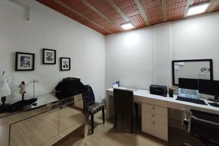 Casa à venda com 400m², 5 quartos e 4 vagas Casa à venda com 400m², 5 quartos e 4 vagasQuarto 4