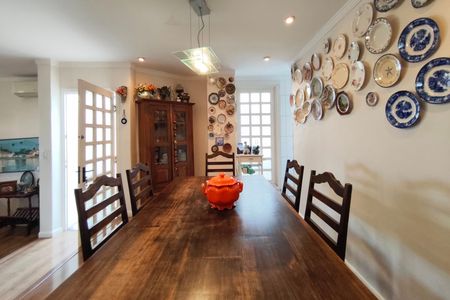 Casa à venda com 400m², 5 quartos e 4 vagas Casa à venda com 400m², 5 quartos e 4 vagasSala de Jantar