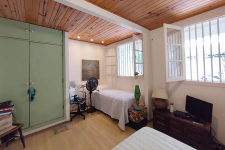 Casa à venda com 400m², 5 quartos e 4 vagas Casa à venda com 400m², 5 quartos e 4 vagasQuarto 2