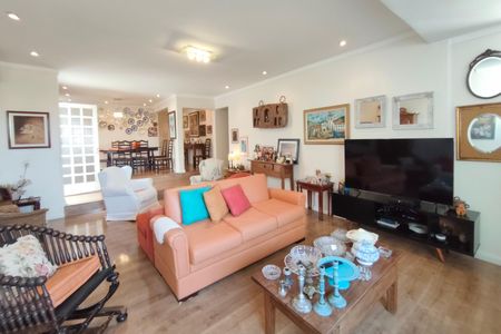 Casa à venda com 400m², 5 quartos e 4 vagas Casa à venda com 400m², 5 quartos e 4 vagasSala