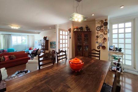 Casa à venda com 400m², 5 quartos e 4 vagas Casa à venda com 400m², 5 quartos e 4 vagasSala de Jantar