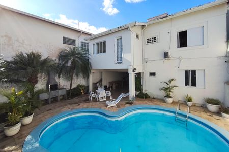 Casa à venda com 400m², 5 quartos e 4 vagas Casa à venda com 400m², 5 quartos e 4 vagasÁrea comum - Piscina