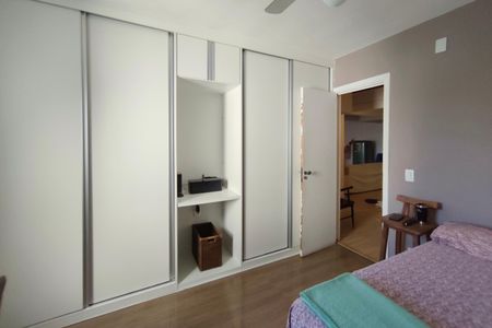 Casa à venda com 400m², 5 quartos e 4 vagas Casa à venda com 400m², 5 quartos e 4 vagasQuarto 3