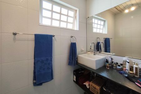 Casa à venda com 400m², 5 quartos e 4 vagas Casa à venda com 400m², 5 quartos e 4 vagasBanheiro Suíte