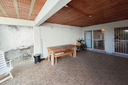 Casa à venda com 400m², 5 quartos e 4 vagas Casa à venda com 400m², 5 quartos e 4 vagasQuintal