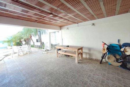 Casa à venda com 400m², 5 quartos e 4 vagas Casa à venda com 400m², 5 quartos e 4 vagasQuintal