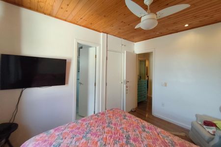 Casa à venda com 400m², 5 quartos e 4 vagas Casa à venda com 400m², 5 quartos e 4 vagasQuarto Suíte