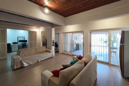 Casa à venda com 400m², 5 quartos e 4 vagas Casa à venda com 400m², 5 quartos e 4 vagasSala de Estar