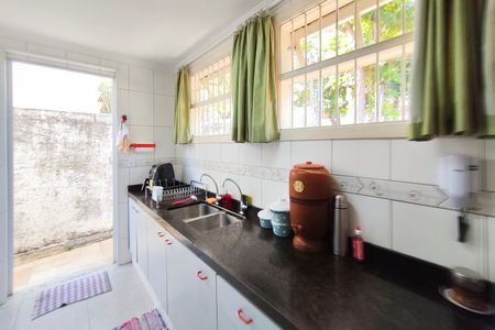 Casa à venda com 400m², 5 quartos e 4 vagas Casa à venda com 400m², 5 quartos e 4 vagasCozinha